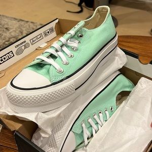 SIZE 7 PLATFORM LOW TOP CONVERSE